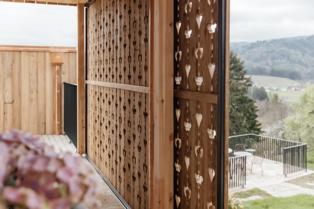 דויטשלנדסברג Am Wildbachberg - Luxus Ferienhaeuser Mit Infinitypool, Privatsauna Und Weinkeller מראה חיצוני תמונה