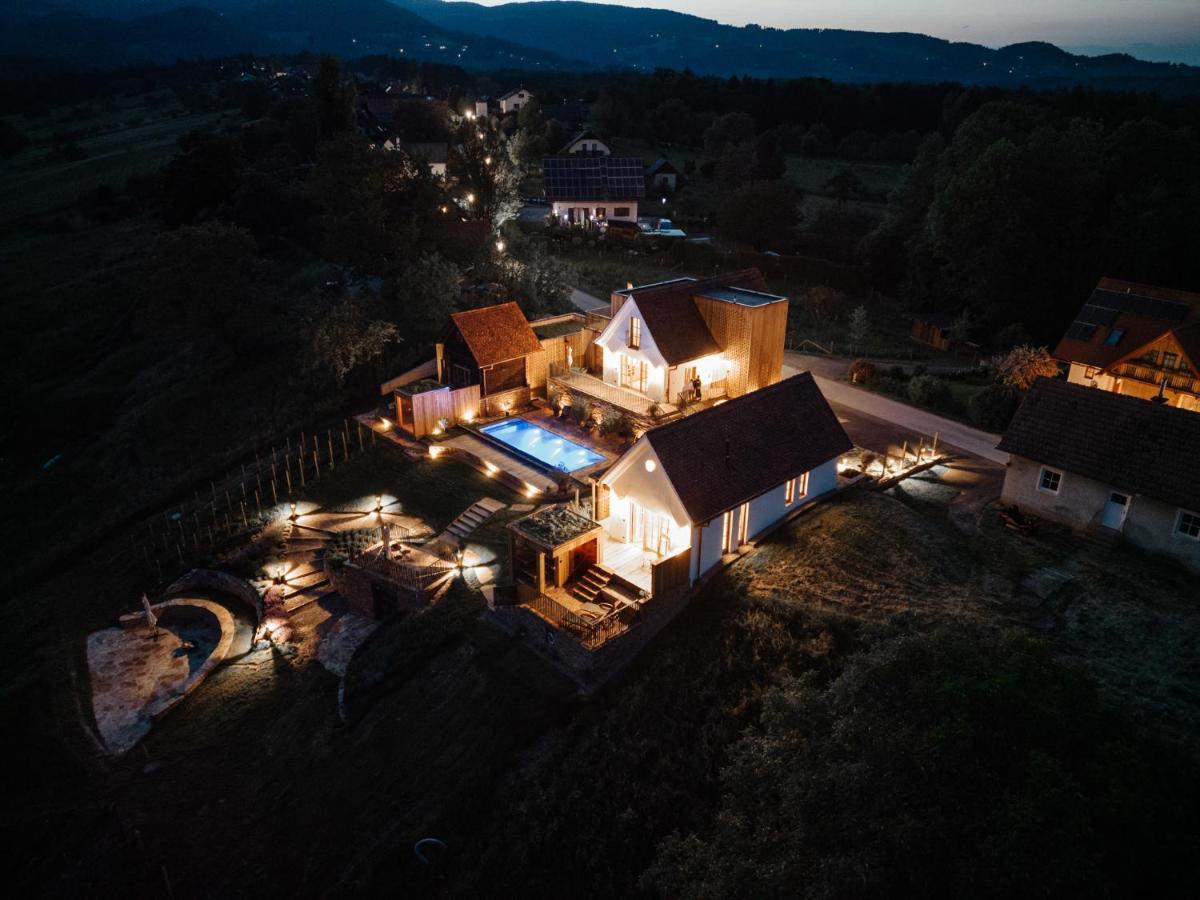 דויטשלנדסברג Am Wildbachberg - Luxus Ferienhaeuser Mit Infinitypool, Privatsauna Und Weinkeller מראה חיצוני תמונה