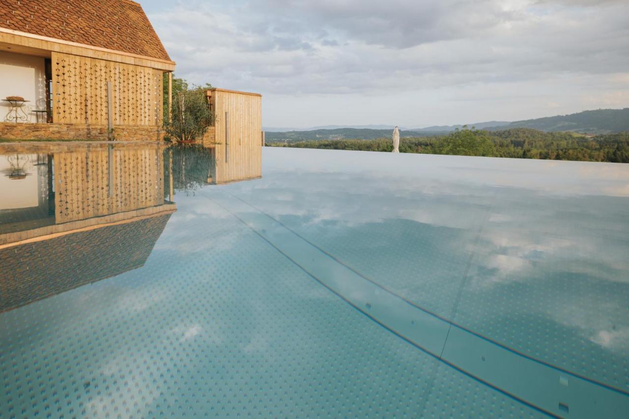 דויטשלנדסברג Am Wildbachberg - Luxus Ferienhaeuser Mit Infinitypool, Privatsauna Und Weinkeller מראה חיצוני תמונה