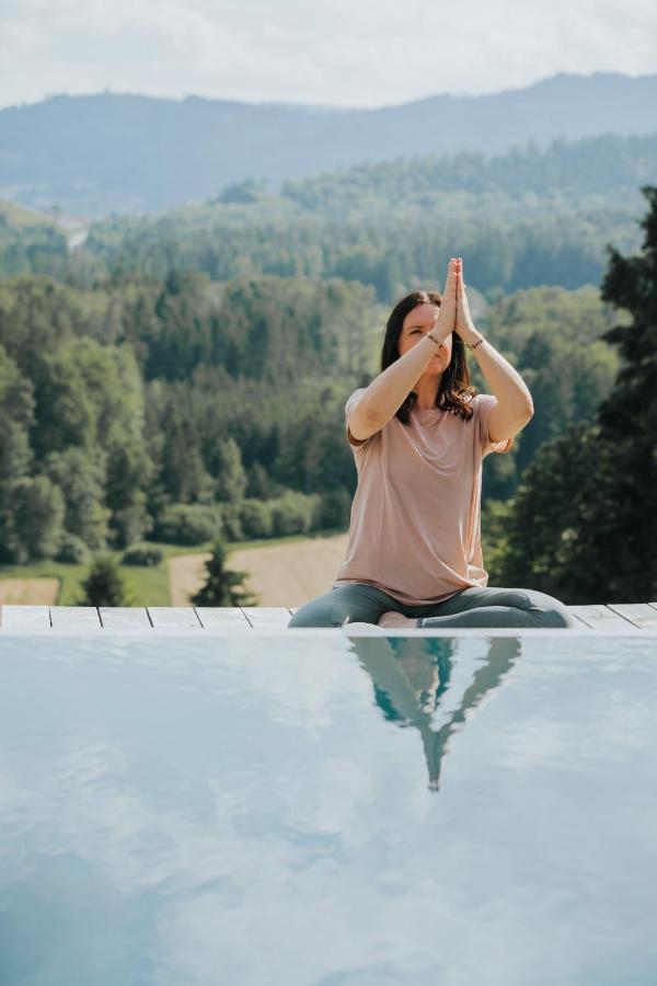 דויטשלנדסברג Am Wildbachberg - Luxus Ferienhaeuser Mit Infinitypool, Privatsauna Und Weinkeller מראה חיצוני תמונה