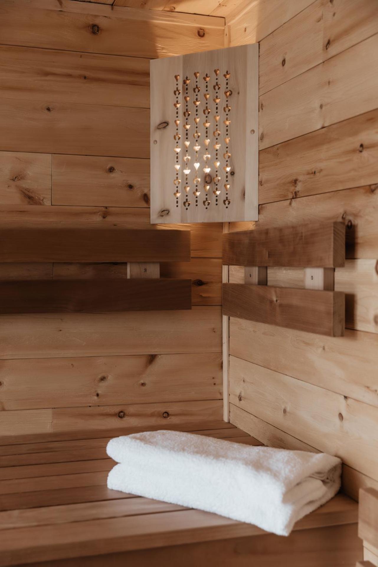 דויטשלנדסברג Am Wildbachberg - Luxus Ferienhaeuser Mit Infinitypool, Privatsauna Und Weinkeller מראה חיצוני תמונה