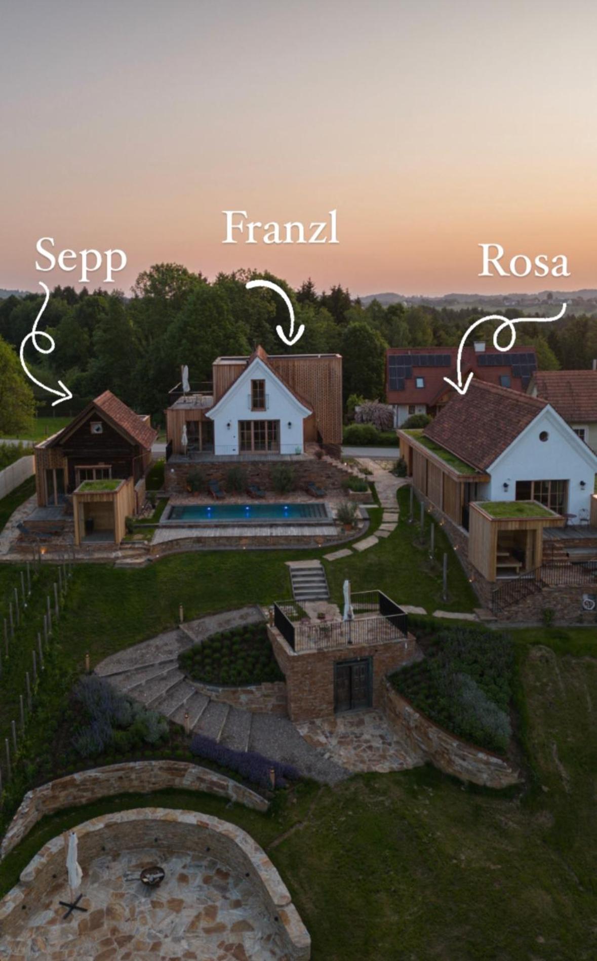 דויטשלנדסברג Am Wildbachberg - Luxus Ferienhaeuser Mit Infinitypool, Privatsauna Und Weinkeller מראה חיצוני תמונה