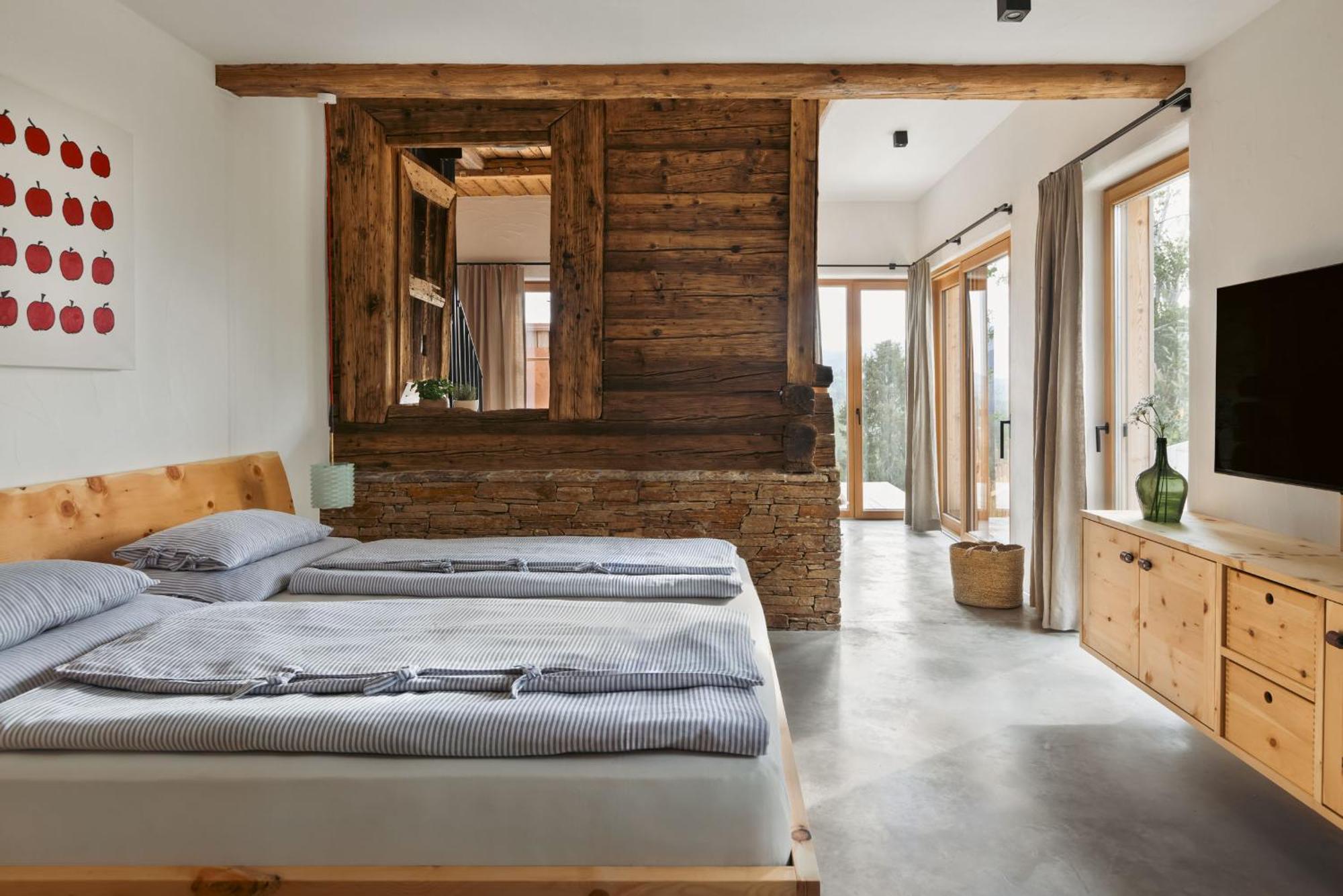 דויטשלנדסברג Am Wildbachberg - Luxus Ferienhaeuser Mit Infinitypool, Privatsauna Und Weinkeller מראה חיצוני תמונה