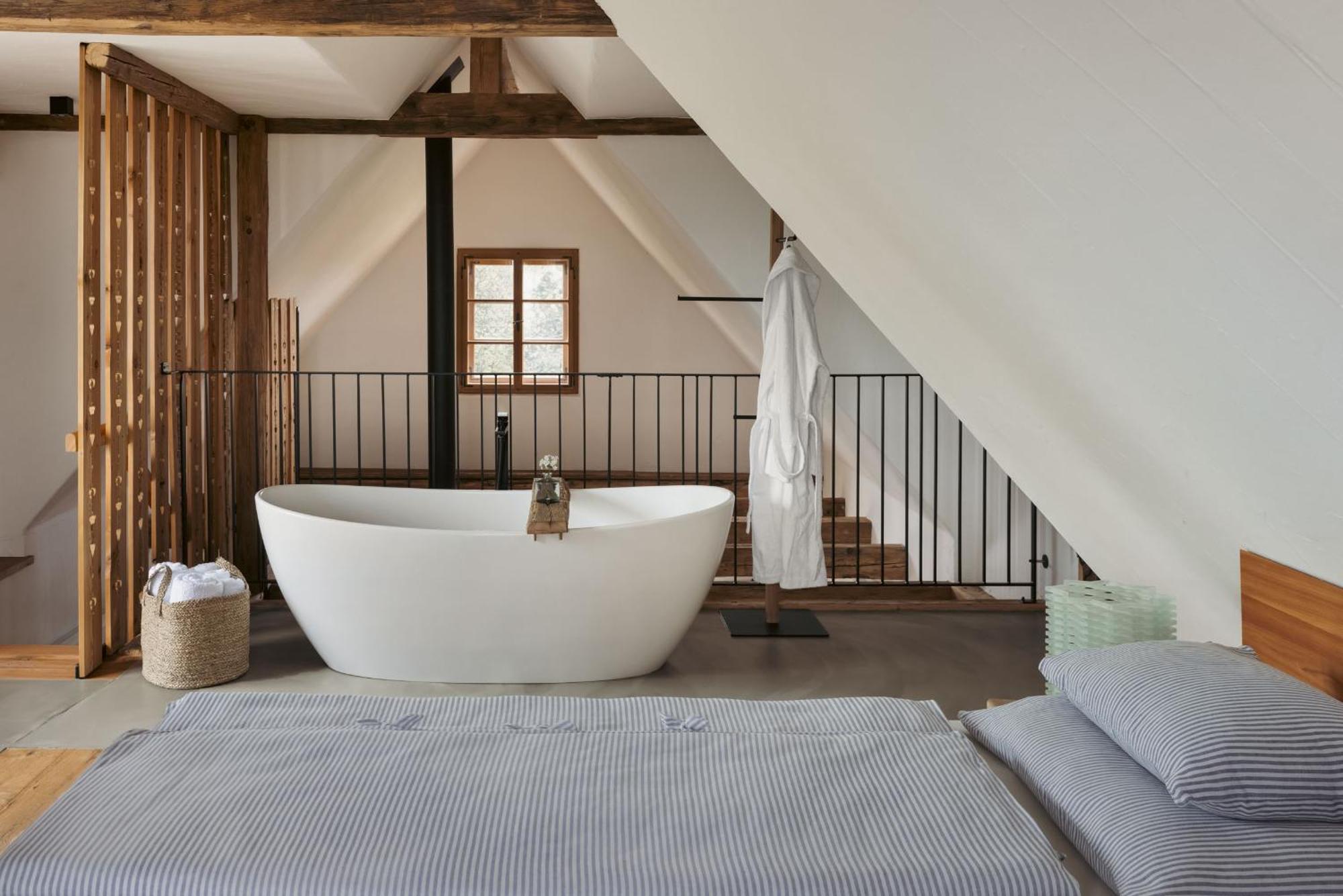 דויטשלנדסברג Am Wildbachberg - Luxus Ferienhaeuser Mit Infinitypool, Privatsauna Und Weinkeller מראה חיצוני תמונה