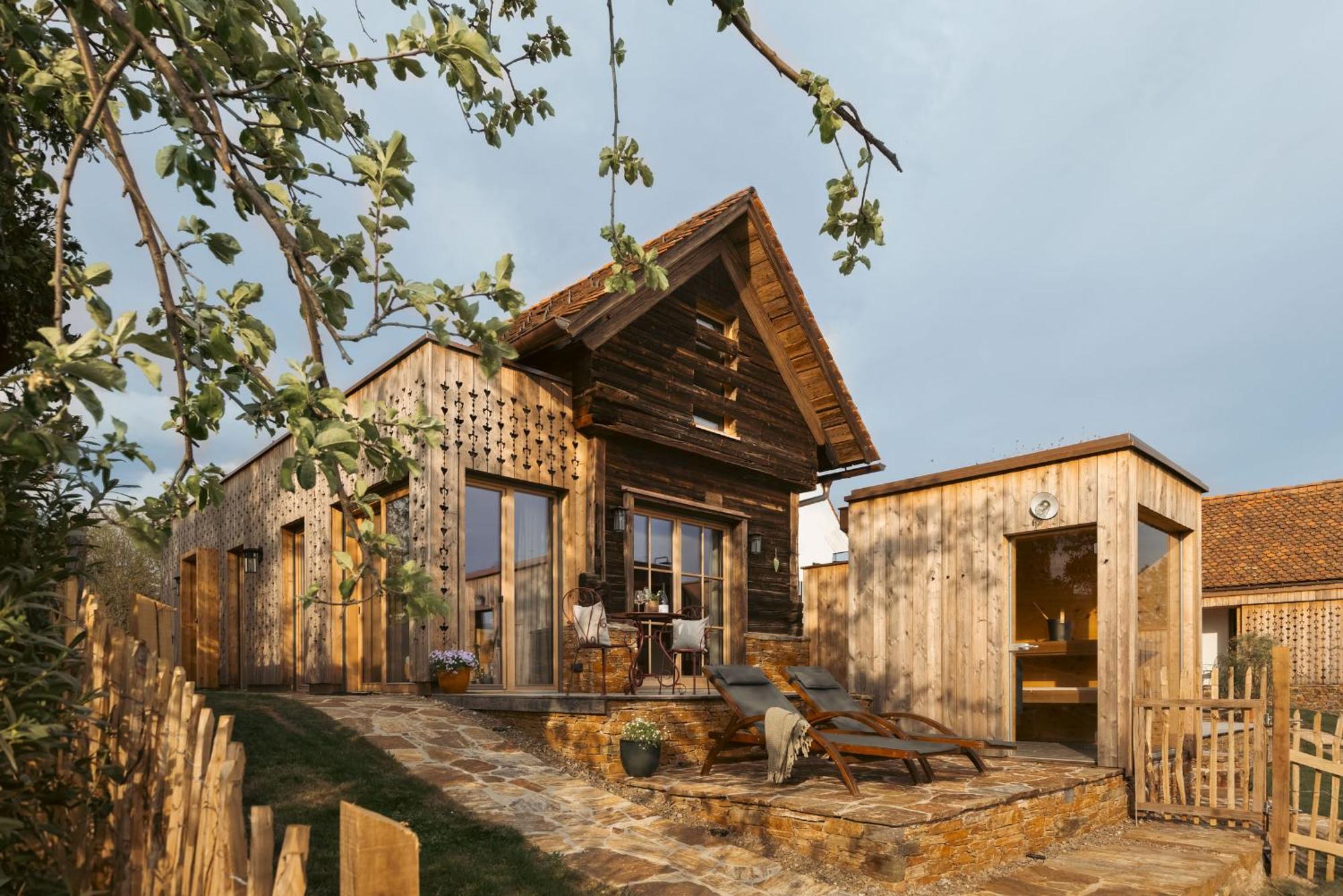 דויטשלנדסברג Am Wildbachberg - Luxus Ferienhaeuser Mit Infinitypool, Privatsauna Und Weinkeller מראה חיצוני תמונה