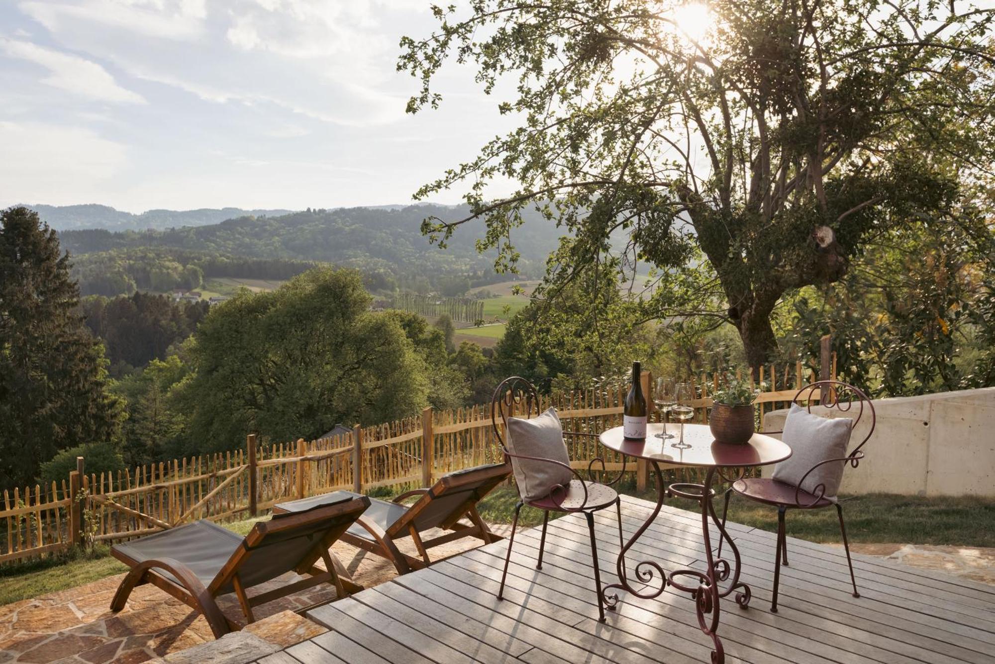 דויטשלנדסברג Am Wildbachberg - Luxus Ferienhaeuser Mit Infinitypool, Privatsauna Und Weinkeller מראה חיצוני תמונה